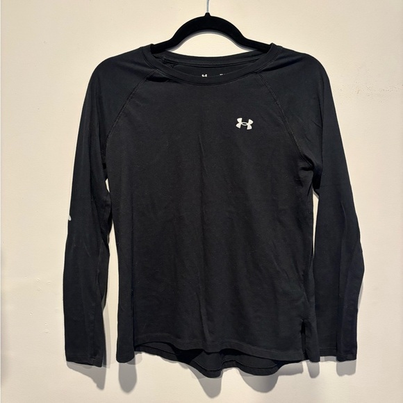 Under Armour Tops - 💕3/$25💕 Under Armour Long Sleeve